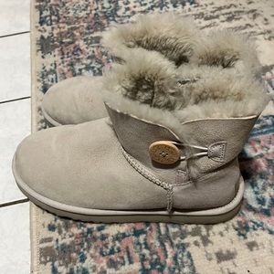 Mini Bailey Button Uggs Cream